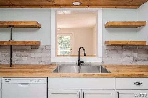 Kitchen - 2249 Holtgrewe Rd, Washington, MO 63090 photo 5 of 5