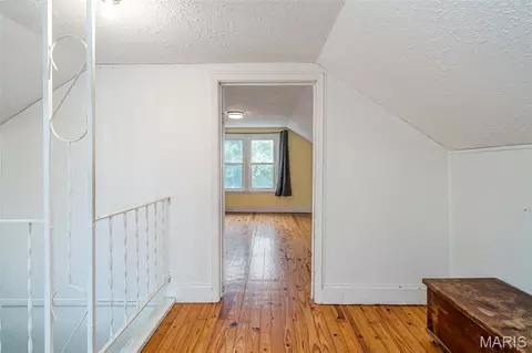 Entry Way - 2249 Holtgrewe Rd, Washington, MO 63090 photo 4 of 5