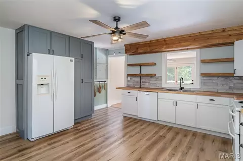 Kitchen - 2249 Holtgrewe Rd, Washington, MO 63090 photo 4 of 5