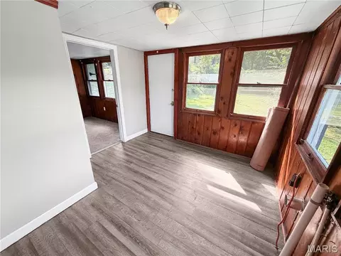 Entry Way - 421 Edwards St, Hannibal, MO 63401 photo 1 of 2