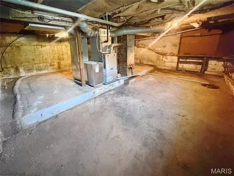Exterior - 421 Edwards St, Hannibal, MO 63401 photo 1 of 2