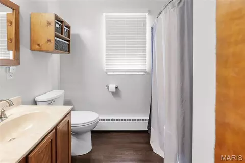 Bath - 1501 Woods Ln, Centralia, IL 62801 photo 2 of 2