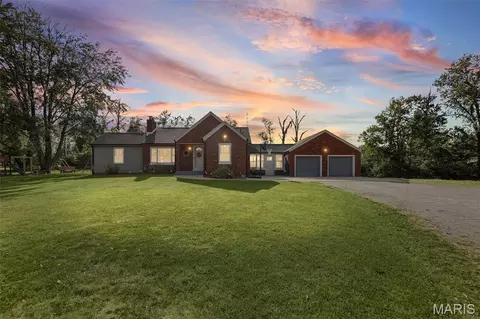 Exterior - 1501 Woods Ln, Centralia, IL 62801 photo 2 of 8