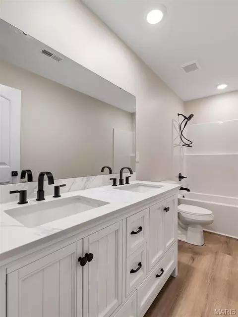 Bath - 4 Hibbard St, Saint Clair, MO 63077 photo 2 of 2