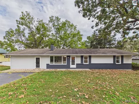 608 Sunset Dr, Waynesville, MO 65583