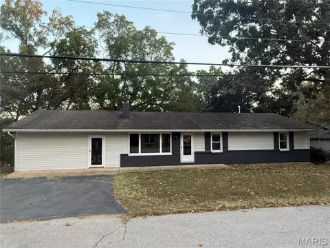 608 Sunset Dr, Waynesville, MO 65583