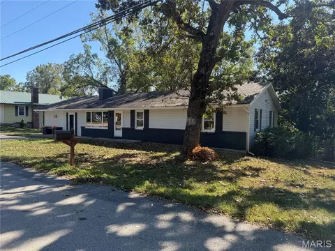 608 Sunset Dr, Waynesville, MO 65583