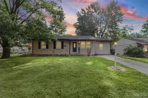 1608 Landmark Dr, Mascoutah, IL 62258
