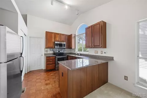 Kitchen - 516 Wetherby Terrace Dr, Ballwin, MO 63021 photo 1 of 3