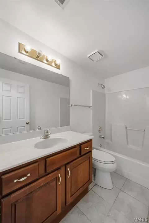 Bath - 516 Wetherby Terrace Dr, Ballwin, MO 63021 photo 6 of 6