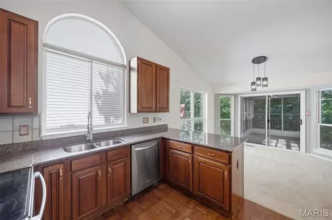 Kitchen - 516 Wetherby Terrace Dr, Ballwin, MO 63021 photo 2 of 3