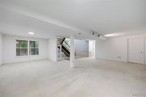 Living - 516 Wetherby Terrace Dr, Ballwin, MO 63021 photo 4 of 5