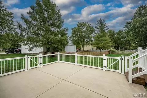 Exterior - 825 Colleen Dr, O'fallon, MO 63366 photo 8 of 10