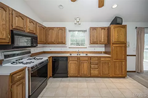 Kitchen - 825 Colleen Dr, O'fallon, MO 63366 photo 2 of 2