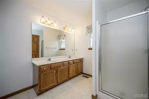 Bath - 825 Colleen Dr, O'fallon, MO 63366 photo 2 of 4