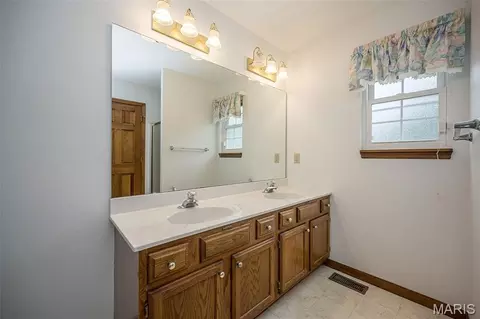 Bath - 825 Colleen Dr, O'fallon, MO 63366 photo 3 of 4