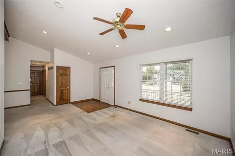 Living - 825 Colleen Dr, O'fallon, MO 63366 photo 2 of 4