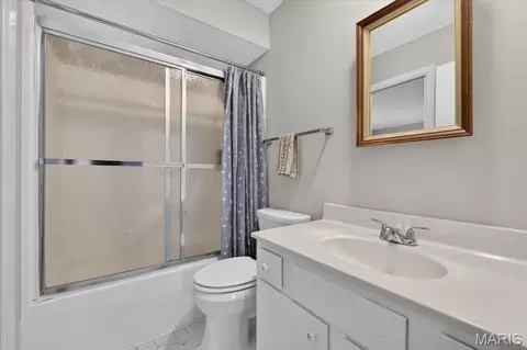 Bath - 529 E 11th St, Washington, MO 63090 photo 1 of 1