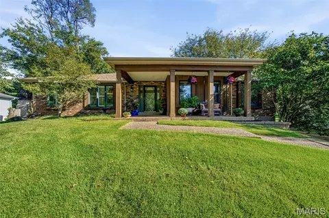 1743 Lynkirk Ln, Kirkwood, MO 63122