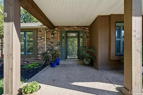 1743 Lynkirk Ln, Kirkwood, MO 63122