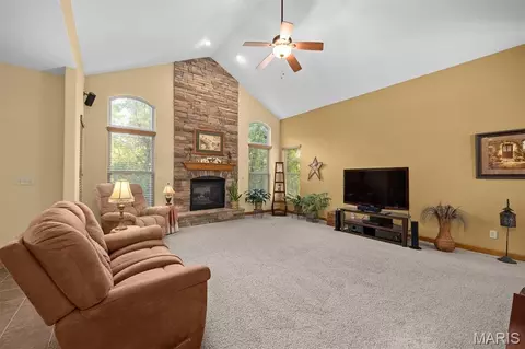 Living - 8518 Terracotta Pl, O'fallon, IL 62269 photo 2 of 5