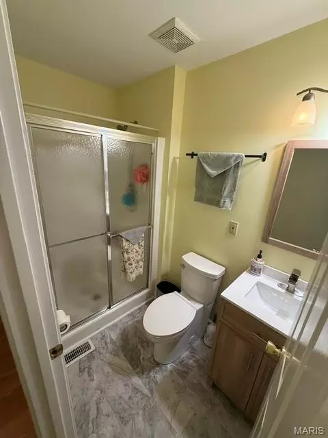 Bath - 3600 N Meadow Mill Dr, Arnold, MO 63010 photo 2 of 4