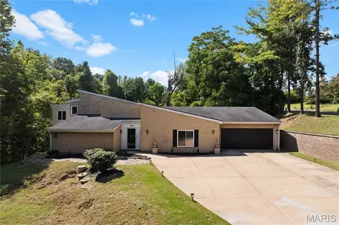 12 Hillwood Dr, Caseyville, IL 62232