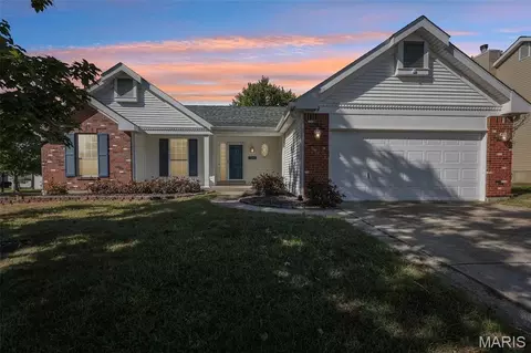 7345 Summerview Manor Ln, Saint Louis, MO 63129