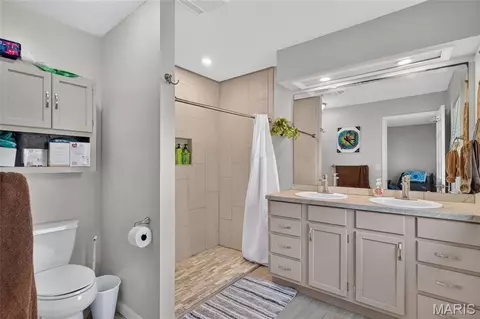 Bath - 906 Laurel Dr, Rolla, MO 65401 photo 3 of 5