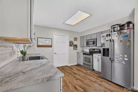 Kitchen - 906 Laurel Dr, Rolla, MO 65401 photo 4 of 6