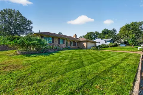 Exterior - 906 Laurel Dr, Rolla, MO 65401 photo 5 of 12