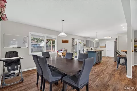 Dining - 906 Laurel Dr, Rolla, MO 65401 photo 2 of 4