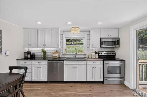Kitchen - 3990 Freeman Rd, Pacific, MO 63069 photo 2 of 4