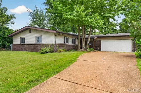740 Wilshire Dr, Florissant, MO 63033