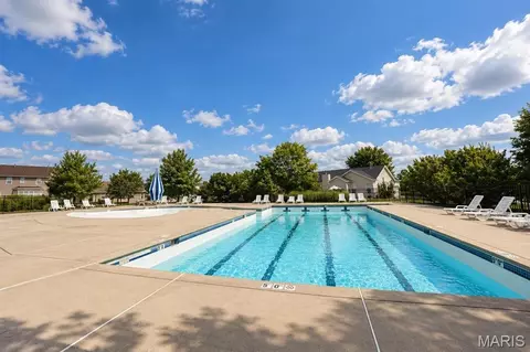 Exterior - 910 Taylor Dr, Waterloo, IL 62298 photo 5 of 7