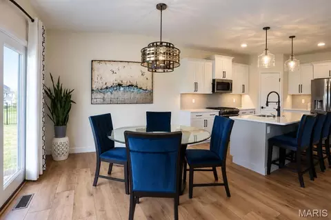 Dining - 910 Taylor Dr, Waterloo, IL 62298 photo 1 of 1