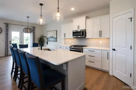 Kitchen - 910 Taylor Dr, Waterloo, IL 62298 photo 1 of 3