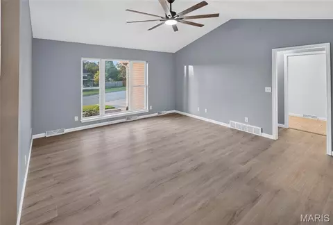 Living - 1052 Birdie Ln, Jackson, MO 63755 photo 1 of 5