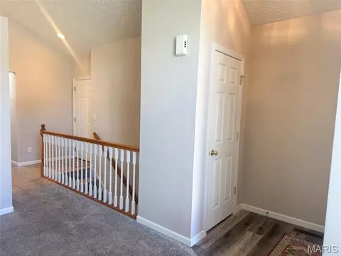 Entry Way - 31 Sunset Dr, Camdenton, MO 65020 photo 2 of 4