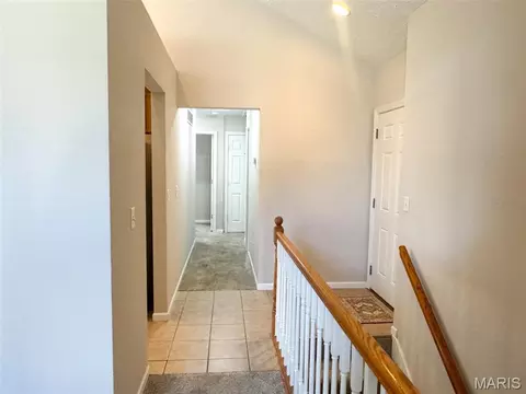 Entry Way - 31 Sunset Dr, Camdenton, MO 65020 photo 3 of 4
