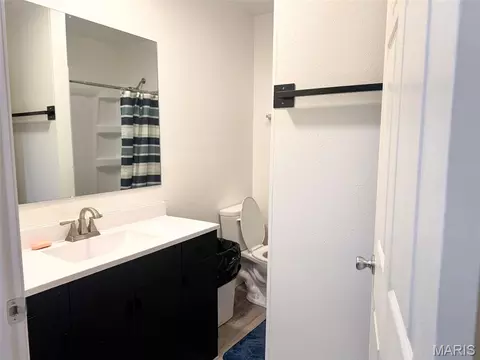 Bath - 31 Sunset Dr, Camdenton, MO 65020 photo 1 of 2