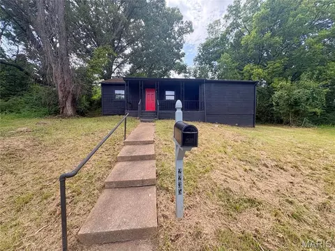 2235 Edmund Ave, Saint Louis, MO 63121