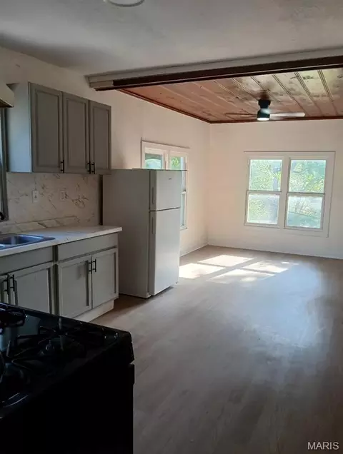 512 Coppinger Dr, Ferguson, MO 63135 photo 2
