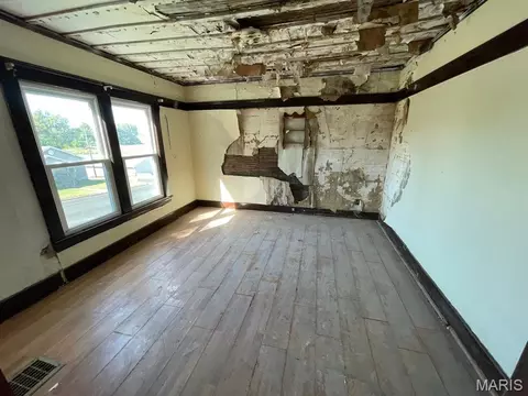 Bedroom - 148 W 2nd St, Roxana, IL 62084 photo 1 of 6