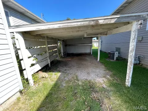 Exterior - 148 W 2nd St, Roxana, IL 62084 photo 3 of 3