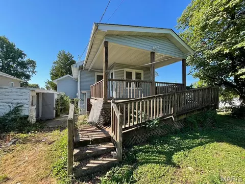 Exterior - 148 W 2nd St, Roxana, IL 62084 photo 1 of 3