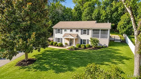 1835 Boaz Ave, Kirkwood, MO 63122
