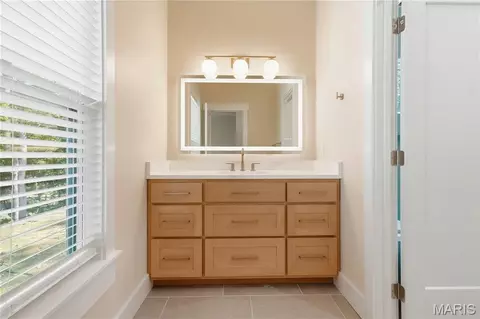 Bath - 3406 Bluffs Dr, Eureka, MO 63025 photo 4 of 7
