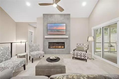 Living - 3406 Bluffs Dr, Eureka, MO 63025 photo 2 of 5