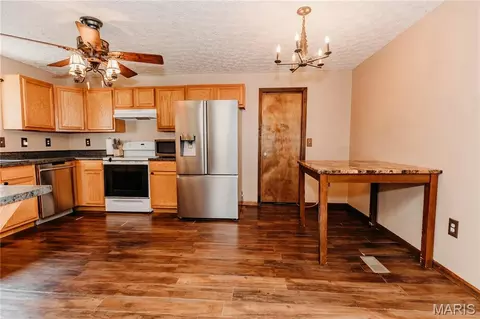 Kitchen - 148 Sudhammer Rd, Iberia, MO 65486 photo 4 of 4